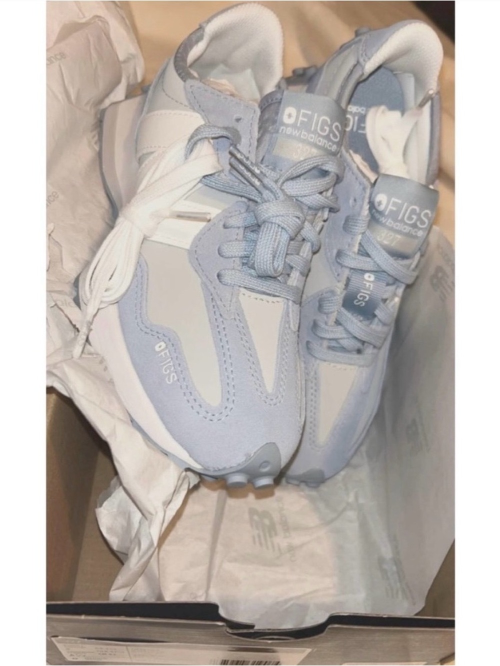 FIGS NWT New Balance 327 light dusty blue - Picture 4 of 8